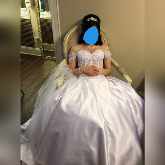 A white wedding gown. - Picture 1 of 3